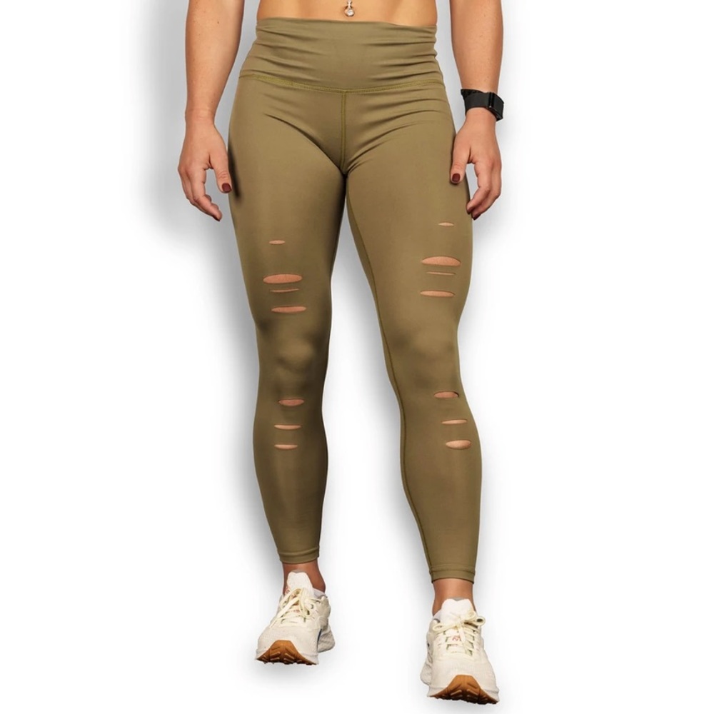 Distressed 7/8 legging